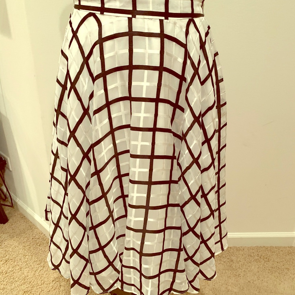 Bebe black/white design chiffon skirt